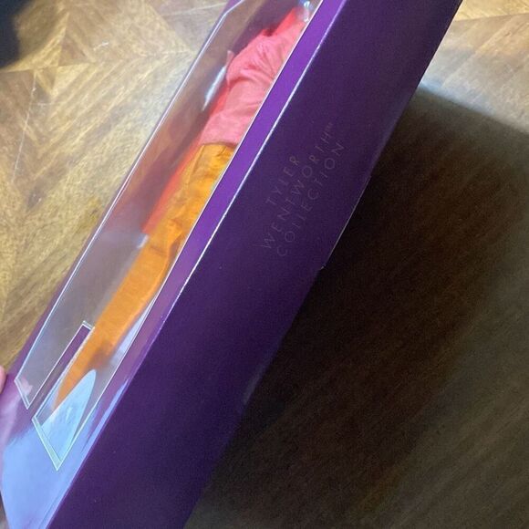 Tyler Wentworth Madison Avenue afternoon. 20830 new in box - Picture 2 of 7